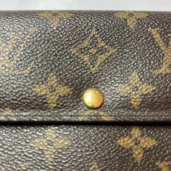 Louis Vuitton monogram sara long wallet. - Picture 2 of 10